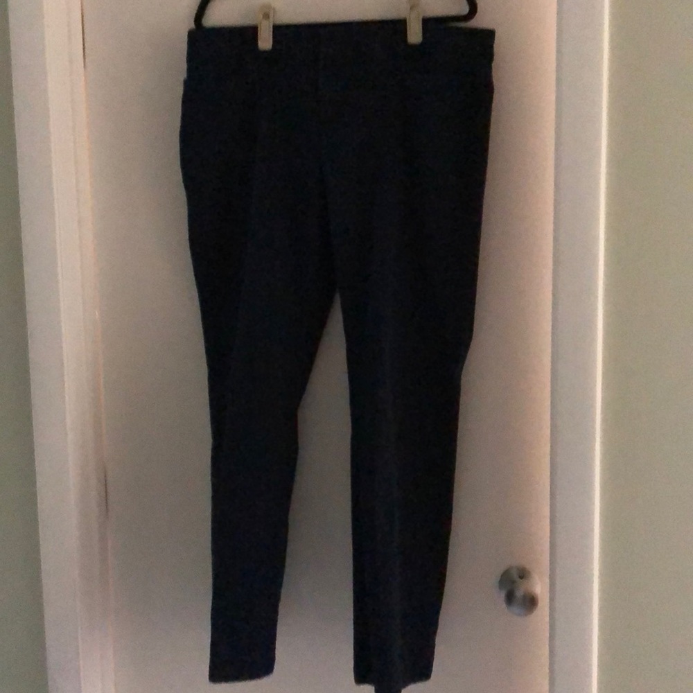 Dockers pant flat front pockets.